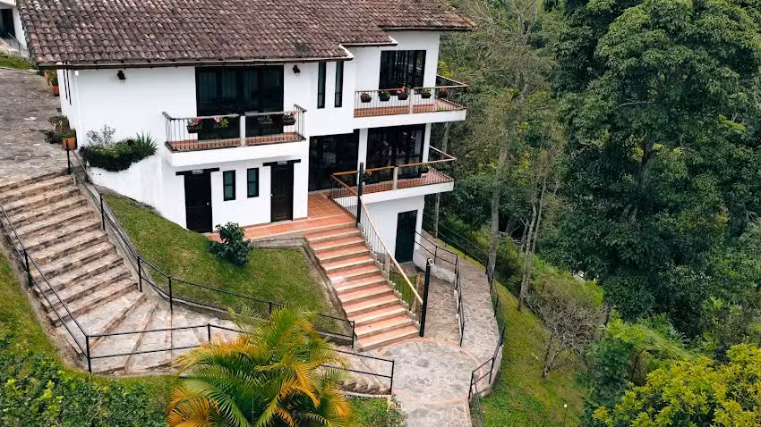 Acaima Caf&eacute; Lodge