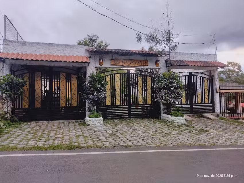 Alojamiento El Jard&iacute;n Aeropuerto