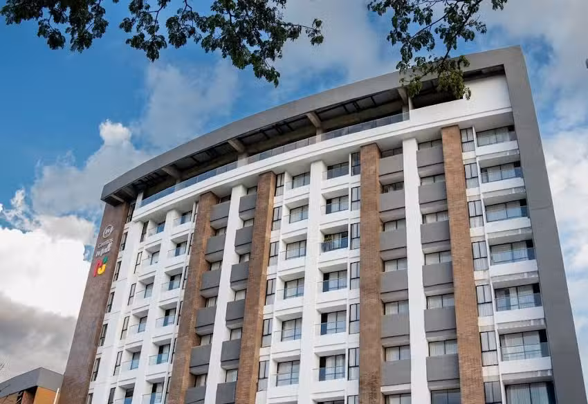 Apartasuites Cerritos Mall