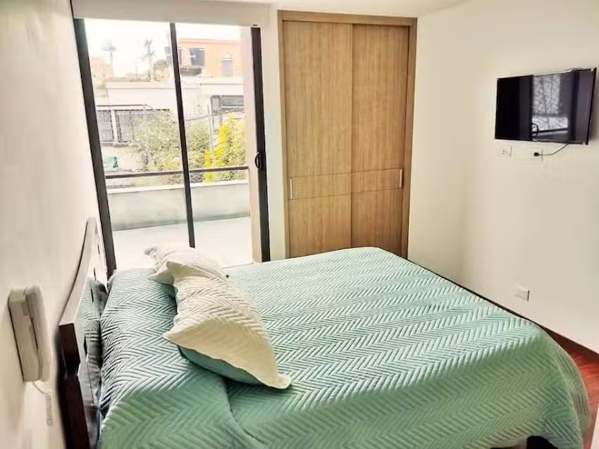 Autopista Norte, Calle 100, cerca a todo