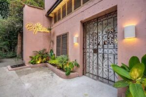 Bot&aacute;nica Manila by HOUSY HOST