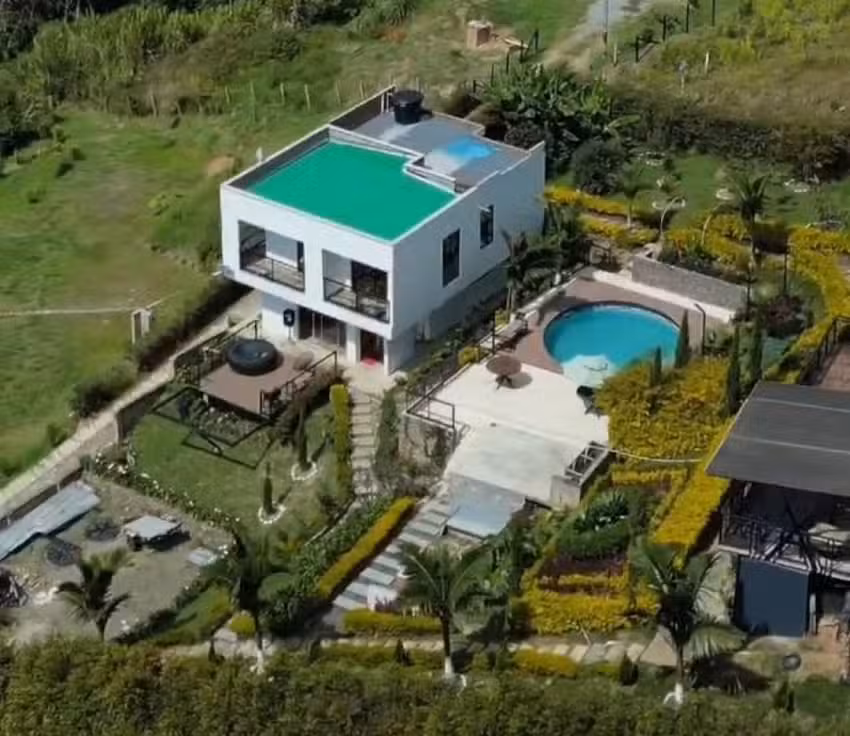 Caba&ntilde;a Altos del para&iacute;so