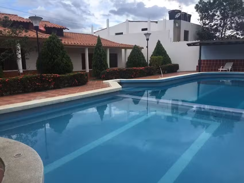 Caba&ntilde;a cabana blanca