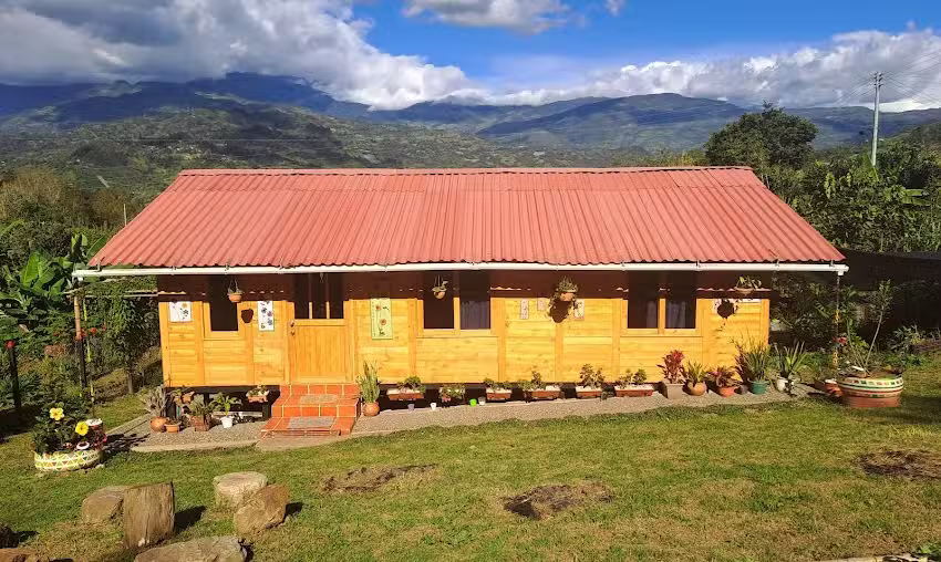 Caba&ntilde;a Caracol&iacute;