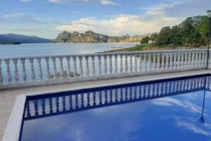 Caba&ntilde;a en la Isla del Sol, Represa Prado Tolima