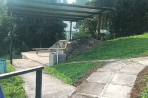 Caba&ntilde;a Entre piedras