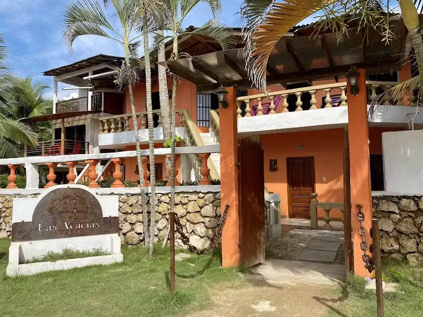 Caba&ntilde;as Las Acacias/Tol&uacute; Cove&ntilde;as