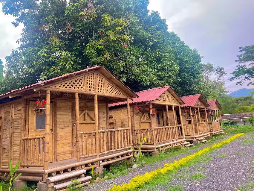 Caba&ntilde;as Los Pomarrosos