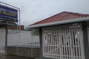 Caba&ntilde;as y estadero El Desacanso