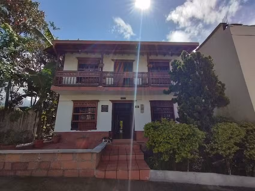 Caf&egrave; Racer Hostel