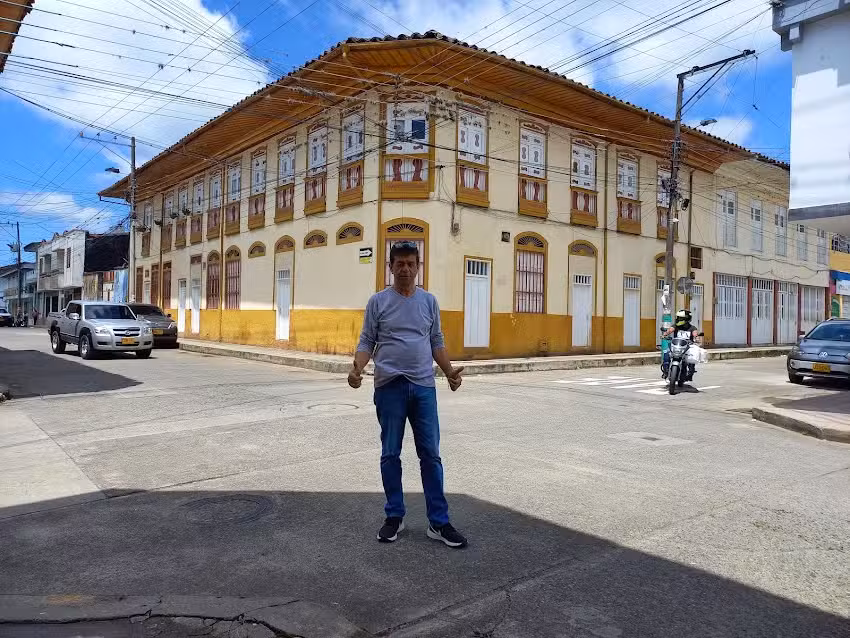 Caf&eacute; Villa Laura Brew Lab & Coffee House