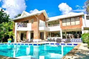 Casa De Las Flores tropical