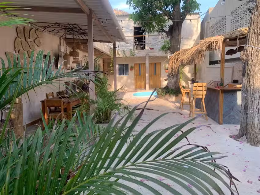 Casa Escond&iacute;a Hostel