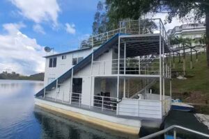 Casa Flotante Enchantia de &ndash; Guide2fly