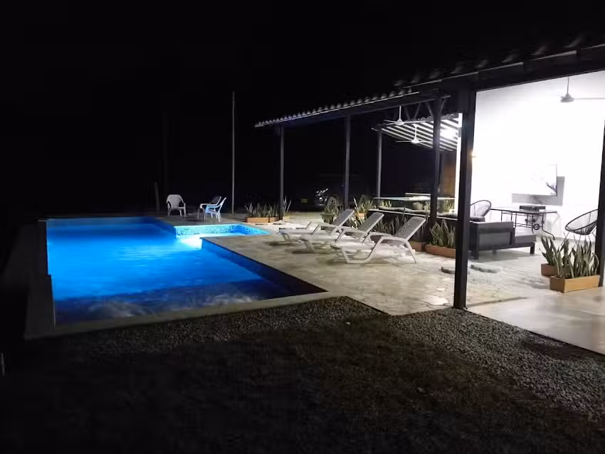 Casa Para&iacute;so Piscina Aire Acondicionado Wifi 24Pax