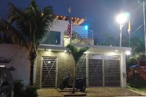 Casa Playa Arreboles &ndash; Hospedaje con piscina, frente a la playa, capacidad hasta 20 personas.