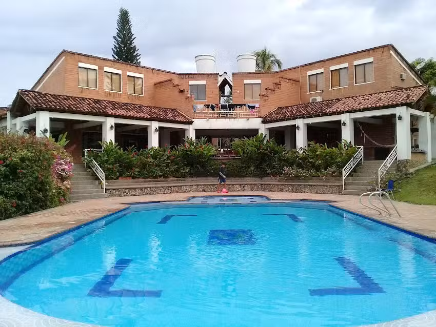 Centro de eventos Murano (Antiguas caba&ntilde;as el refugio)