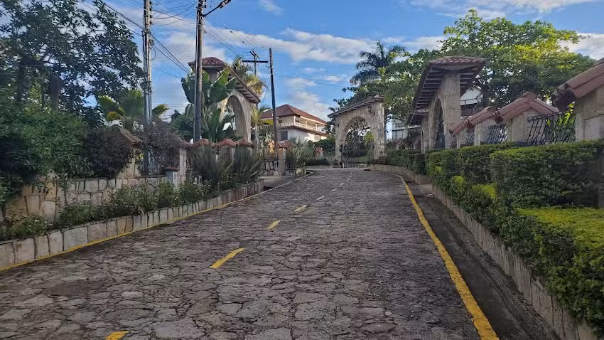 Condominio los Alpes, silvania.