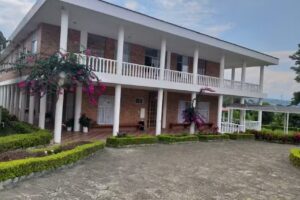 Convento San José – Hnas. Obreras misioneras de La Santísima Trinidad – Casa de retiros – Fusagasugá