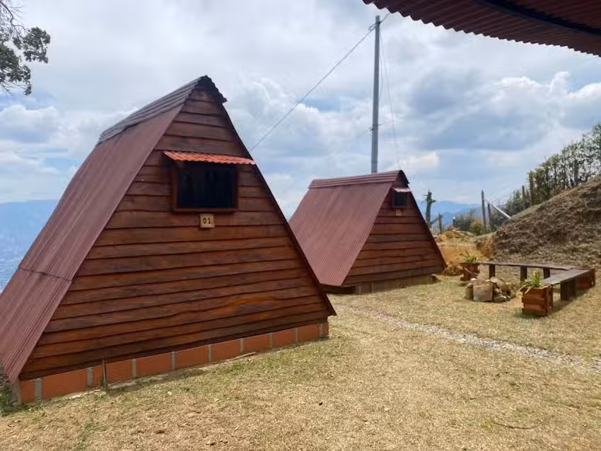 De la monta&ntilde;a glamping
