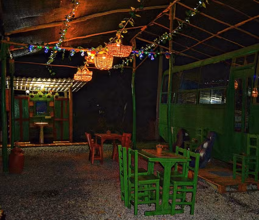 Eco-Hospedaje El Bus De La Rana