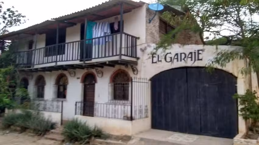El Garaje Hostal