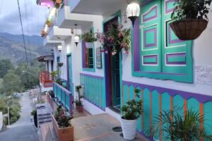 El patio de mi casa hotel &ndash; apartamentos -restaurante tipico &ndash; apartamentos