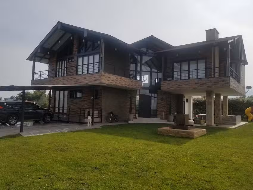 Emblema Finca Boutique