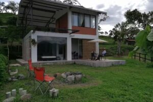 Entre Monta&ntilde;as Aves y Caf&eacute;