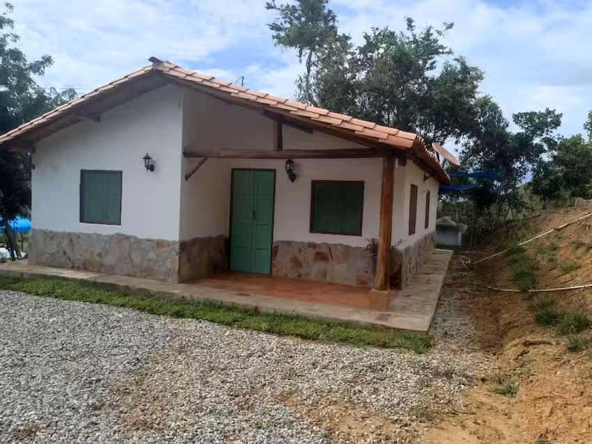 ENTRE NUBES Y MONTA&Ntilde;AS