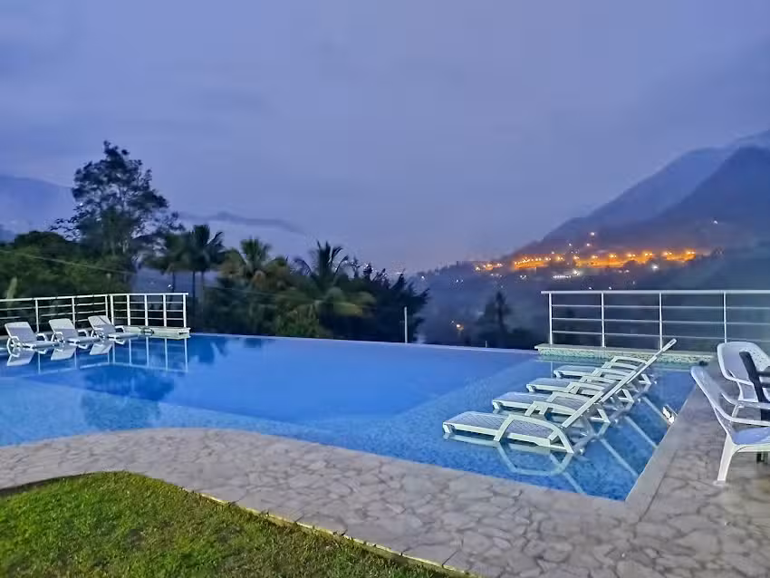 FINCA 499 &ndash; (tierra grata)