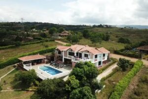 FINCA ALQUILER CASA ROCA MONTERREY