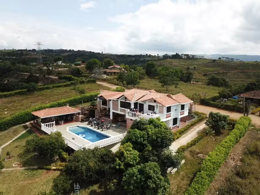 FINCA ALQUILER CASA ROCA MONTERREY