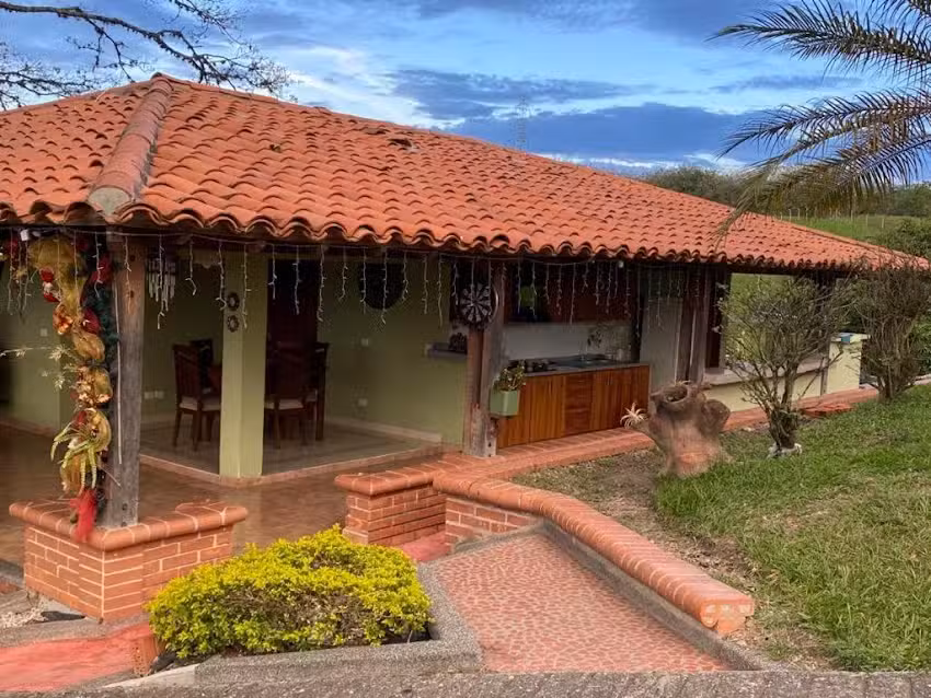 Finca el paraiso, Cartago via Zaragoza
