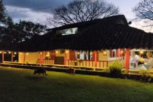 Finca hotel colibrí dorado