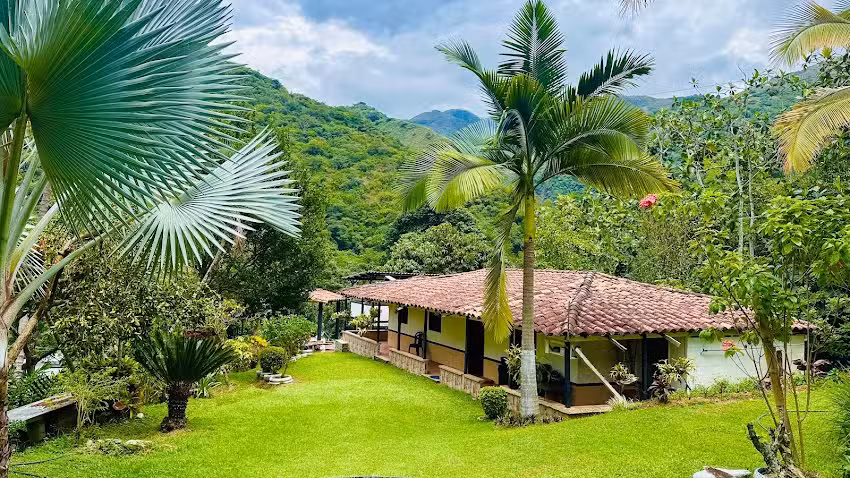 FINCA LA RUMBITA y Caba&ntilde;as SANTA FE DE ANTIOQUIA