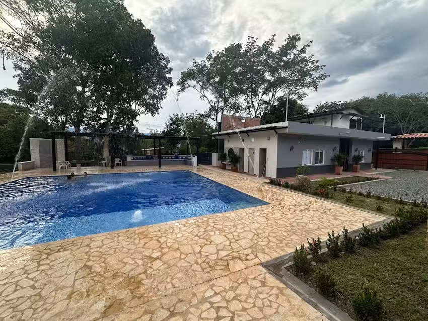 Finca Las Cari&ntilde;osas para (30) PERSONAS