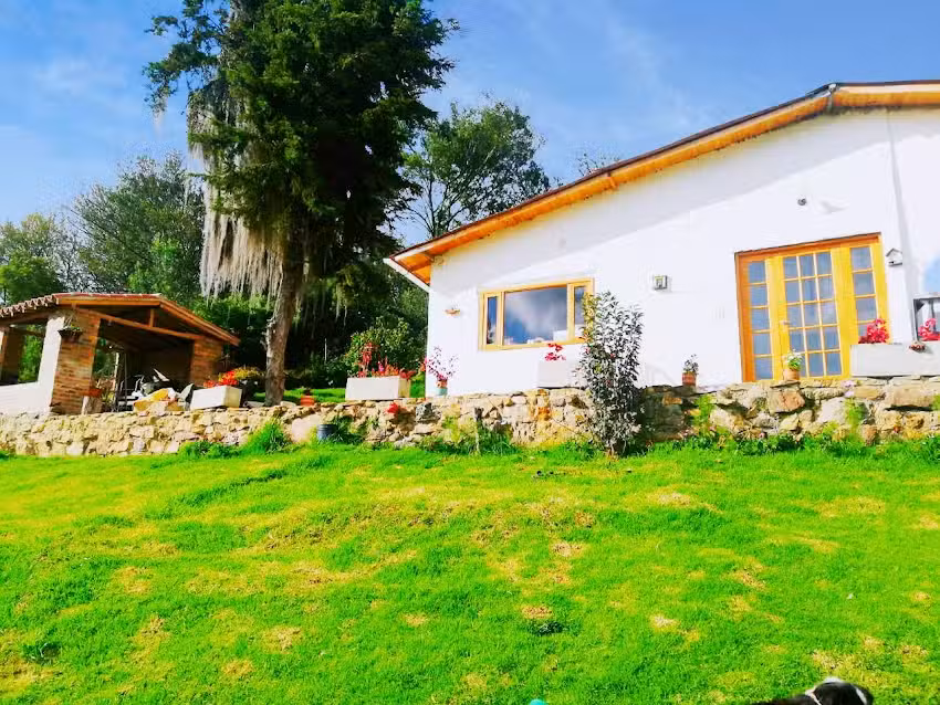 Glamping Chinu& caba&ntilde;a con vista al lago