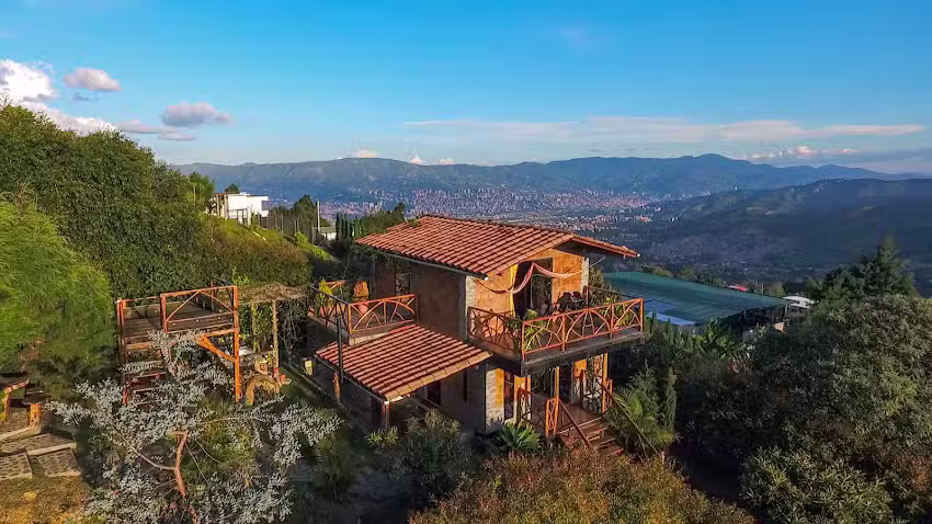 Glamping en Medell&iacute;n &ndash; Kinsho Glamping &ndash; Caba&ntilde;a con Jacuzzi privado