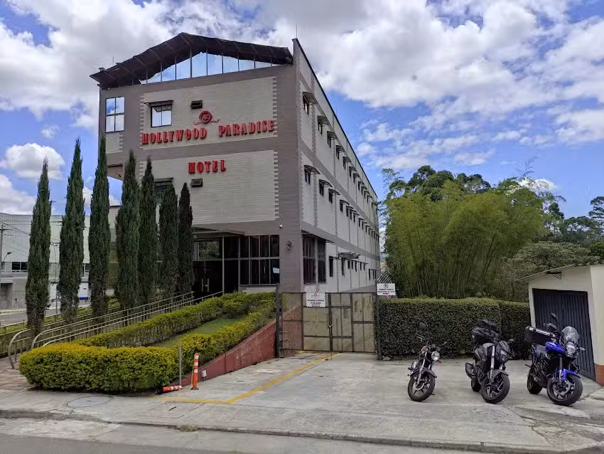 Hollywood Paradise Hotel