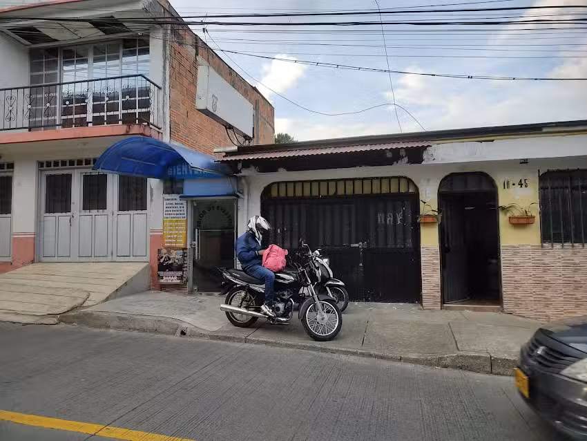Hospedaje el Peregrino y Parqueadero
