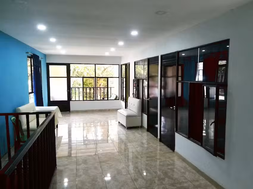 Hospedaje M&aacute;mbita