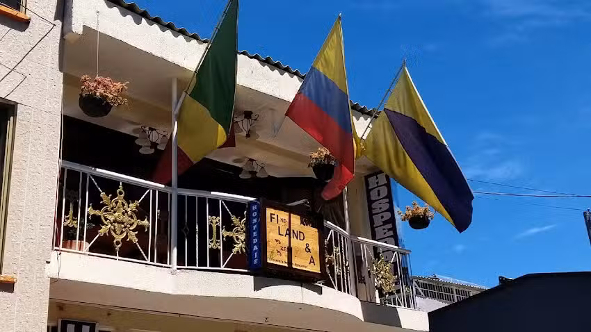 Hostal FIND LAND & A REST