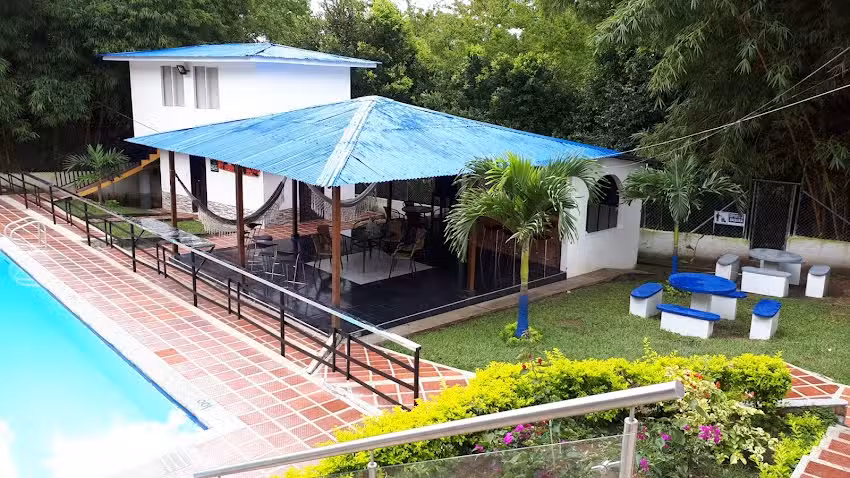 Hostal La Curva 2Km Via al Dovio Valle