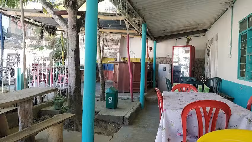 Hostal & Restaurante la Guacamaya