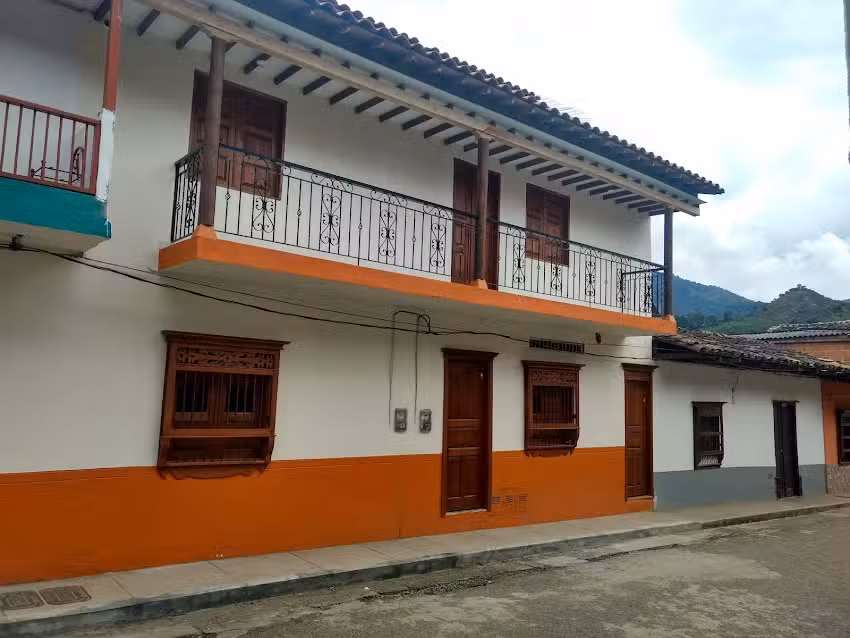 Hostal y Pizzer&iacute;a Romana