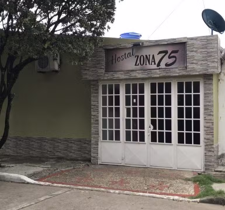 Hostal Zona 75