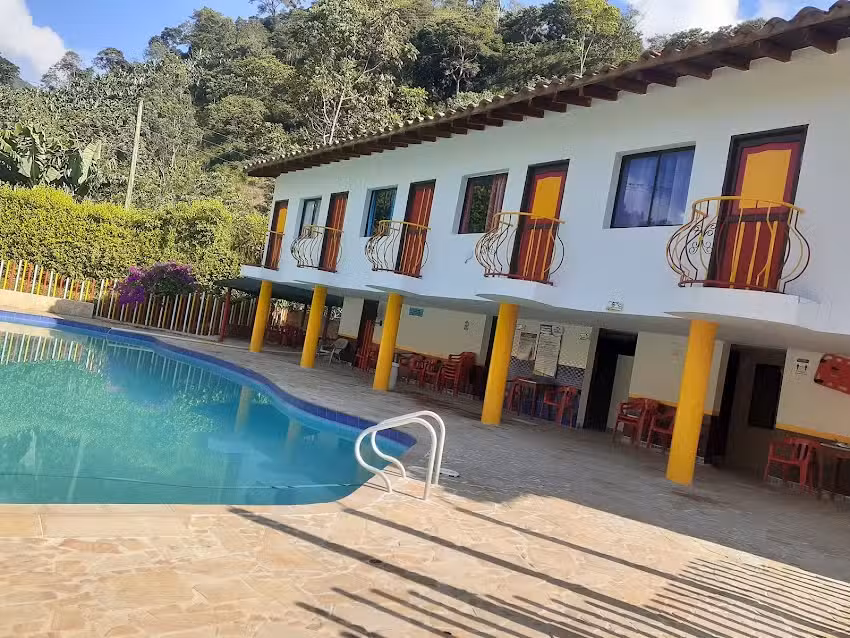 Hosteria Las Playitas