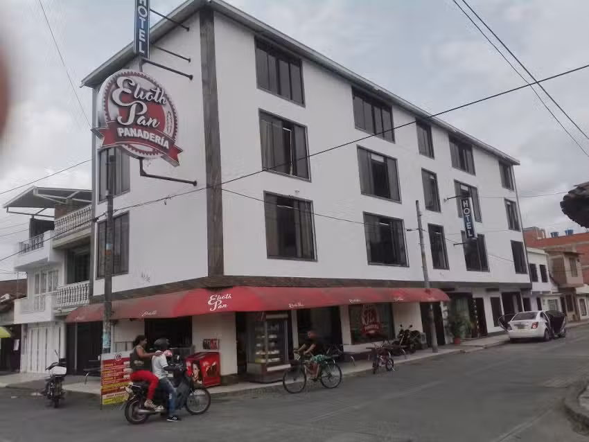 Hotel A Un Paso del Aeropuerto