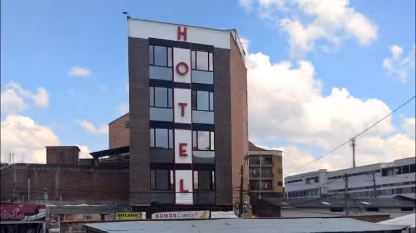 Hotel Am&eacute;rica 52.